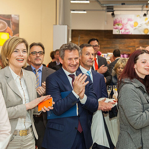 1. Reihe, v.l.n.r.: Dr. Heike Kaster-Meurer (OB Bad Kreuznach), Julia Klöckner (CDU), Wolfgang Roeck (GF WÖHR + BAUER)