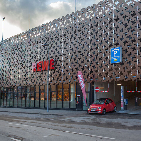 Ein- und Ausfahrt zur Parkgarage