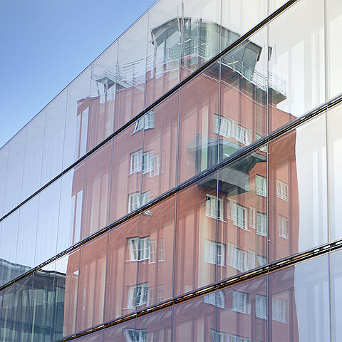 TOWER RIEM Screenfassade mit Tower TOWER RIEM Screenfassade mit Tower